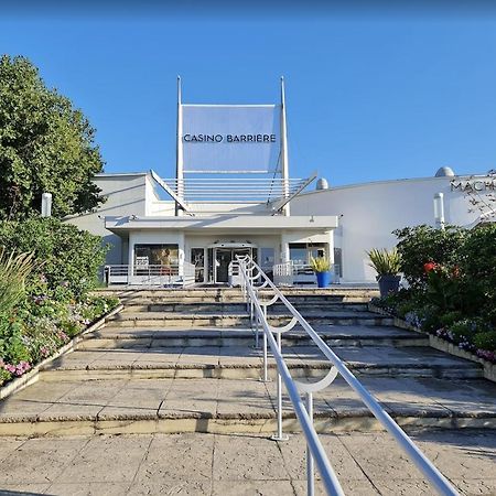 Arlette Apartment Уистреам Екстериор снимка