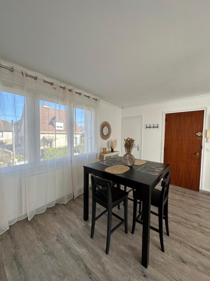 Arlette Apartment Уистреам Екстериор снимка